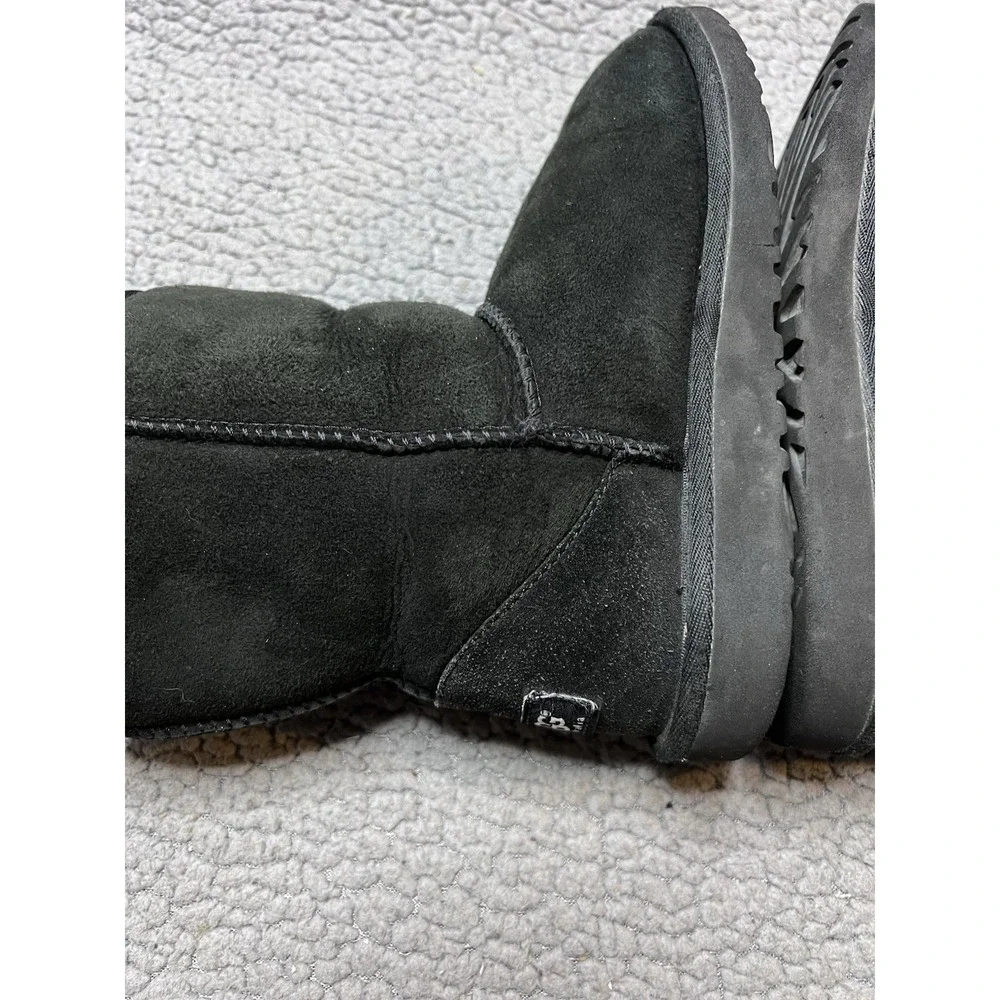 UGG Classic Short II Boots Big Girls Size 3 Greenish Black Color